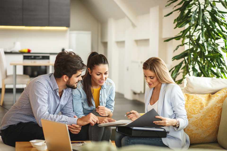 couple consulting with flooring expert on flooring estimates